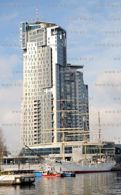 Gdynia. Ponad 140-metrowy apartamentowiec SEA TOWERS...