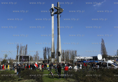 Transmisja uroczystosci pogrzebowych Pary Prezydenckiej,...