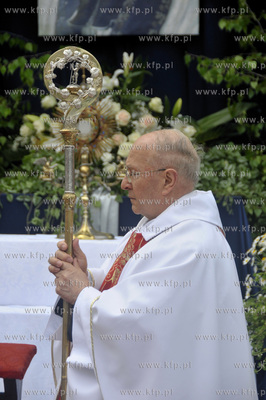 Procesja Bozego Ciala przeszla ulicami Pelplina.  03.06.2010...