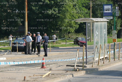 Policyjny radiowoz uderzyl rano w Szczecinie w przystanek...