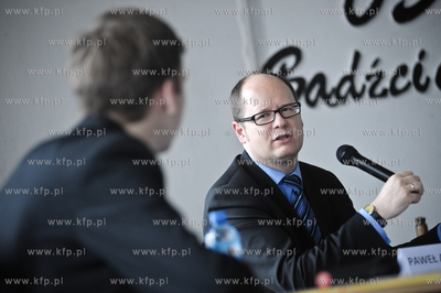 Debata z kandytadami na prezydenta miasta Gdansk w...