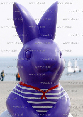 Wielki 2,5-metrowy zajac (marynarz) wielkanocny na...