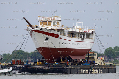 Transport kadluba do portu wewnetrzego w Gdansku szkolnego...