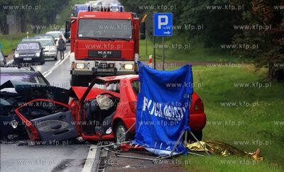 Jedna osoba poniosła smierc na miejscu, trzy sa ranne...