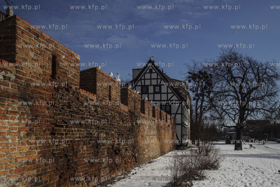 Gdańsk. Domu i fragmenty starego muru przy ul. Za...