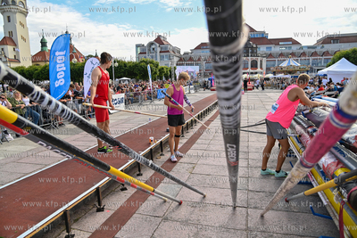 36. Tyczka na molo. 23.06.2023 fot. Wojciech Stróżyk...