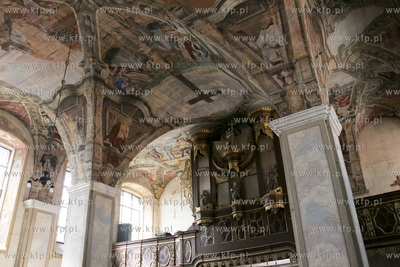 Sanktuarium Podwyższenia Krzyża Świętego w Chwalęcinie...