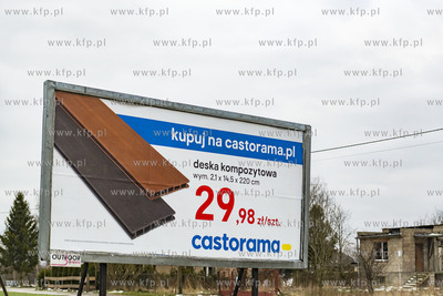 Chwaszczyno, wieś na Kaszubach. Nz. Szyld reklamowy...