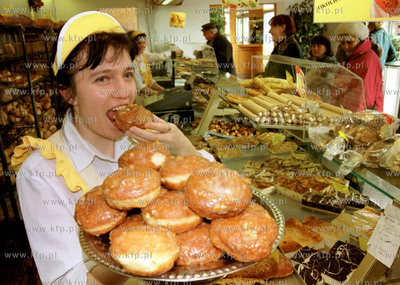   Paczki, tlusty czwartek w piekarni cukierni Pellowski.
21.02.2001
Fot....