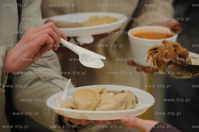 Gdansk, Targ Weglowy. Sniadanie wielkanocne dla ubogich...