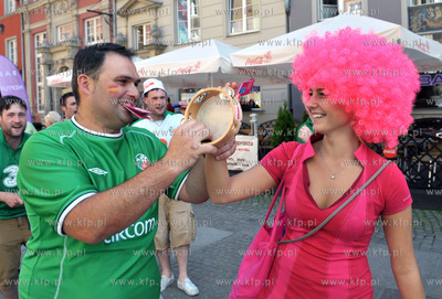 Ulice Dluga i Dlugi Targ w Gdansku dzien przed meczem...
