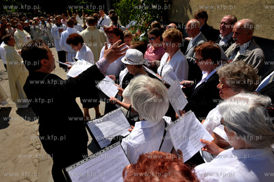Uroczystosci i procesja Bozego Ciala w parafii sw....