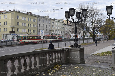 Gdańsk Wrzeszcz. Aleja Gruwaldzka i tramwaj widziane...