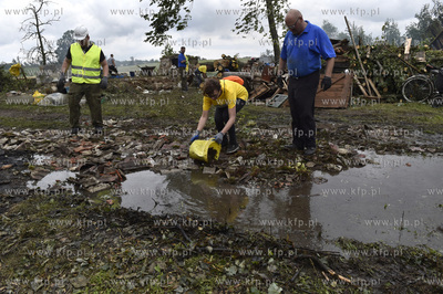Trzebuń, gmina Dziemiany na Kaszubach. Zabudowania...