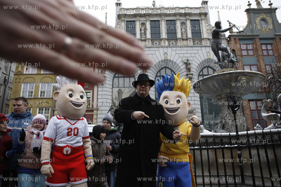 Gdansk. Maskotki Euro 2012 spotkaly sie z dziecmi i...