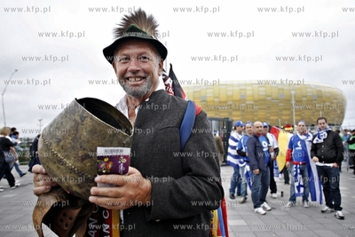 Gdansk Arena. Kibice wchodza na cwiecfinalowy mecz...