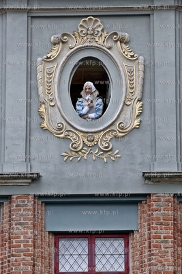 Gdansk. Uroczysty powrot Panienki z Okienka
do kamienicy...