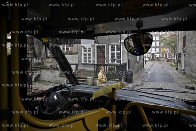 Inauguracja linii autobusowej 100, ktora mieszkancy...