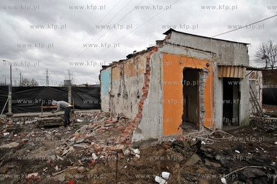 Rozbiorka budynku bylego baru Japa w Gdansku Zaspie.
05.12.2013
fot....