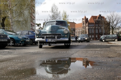 Zabytkowy samochod marki Warszawa, ktora jezdzil Karol...