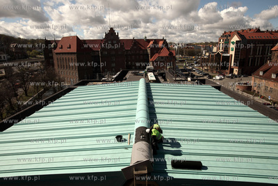Budowa Teatru Szekspirowskiego w Gdansku. Nz. otwierany...