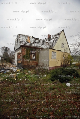 Wyburzanie domow przy ul.Uczniowskiej 23 i 27 w Gdansku...