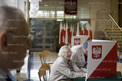 Wybory prezydenckie 2015.   Obwodowa Komisja Wyborcza...