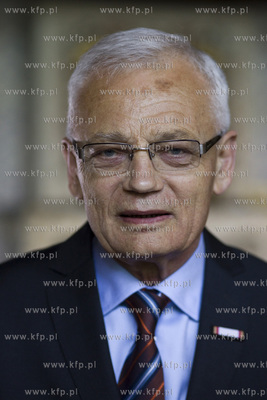 Dwor Artusa. Uroczysta sesja Rady Miasta Gdanska. Wreczenie...