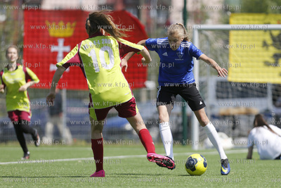 Gdansk Zaspa. Pilkarski turniej dzikich druzyn Do przerwy...