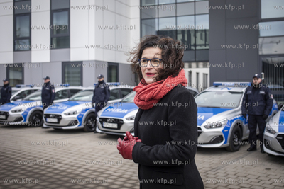 Uroczyste przekazanie do służby w policji samochodów...