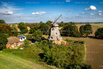 Wiatrak holenderski w Palczewie na Żuławach Wiślanych....