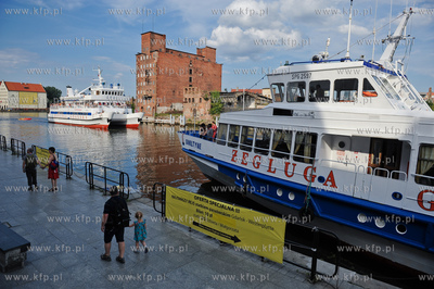 Gdansk. Dlugie Pobrzeze. Statki Zeglugi Gdanskiej cumujace...