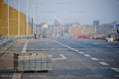 Gdansk. Budowa wezla drogowego Karczemki i trasy WZ....