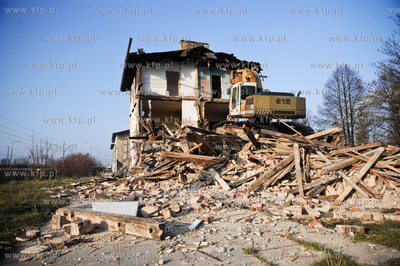 Gdansk. Rozbiorki budynkow mieszkalnych przy ul Marynarki...