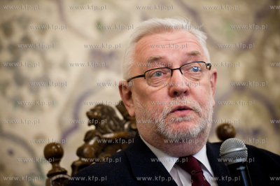 Gdansk. Ratusz Glownego Miasta. Debata pt Wojna ze...