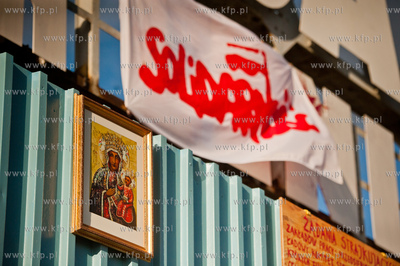 Gdansk. Happening przed Brama Historyczna nr 2 Stoczni...