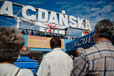 Gdansk. Brama Historyczna nr 2 Stoczni Gdanskiej. Stoczniowy...