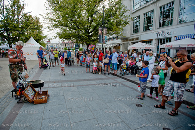 Wakacyjne popoludnie na ul. Bohaterow Monte Casino...