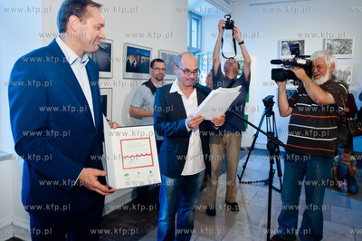 Gdansk. Nadbaltyckie Centrum Kultury. Uroczystosc wreczenia...