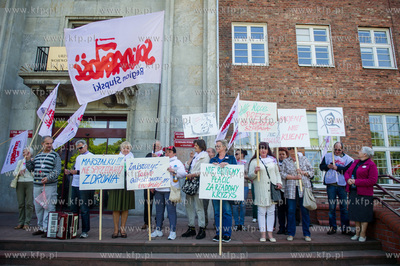 Gdansk. Urzad Marszalkowski. Pikieta przeciwko prywatyzacji...