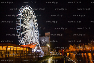 Gdansk. Wyspa Wpichrzow. Uruchomienie kola widokowego...
