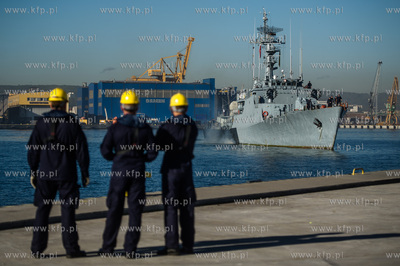 Port Wojenny w Gdyni Oksywiu. Przywitanie powracających...