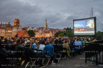 Gdańsk. Inauguracja II edycj kina na dachu Teatru...