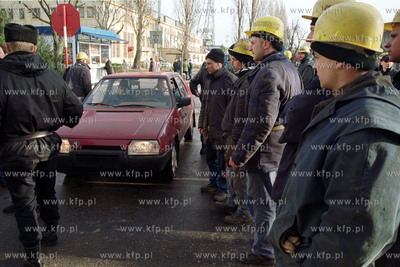 Trzeci dzien strajku w Stoczni Gdynia S.A. Stoczniowcy...