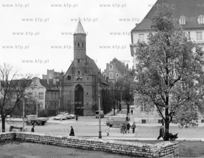 Kosciol sw. Elzbiety i fragment budynku Komitetu Wojewodzkiego...