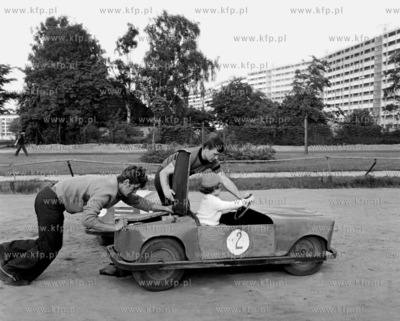 Spalinowe samochodziki dla dzieci w objazdowym wesolym...