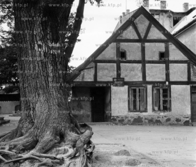 Zabytkowy dom w Wejherowie na Kaszubach. 09.1962
odb_13_08_24
Fot....
