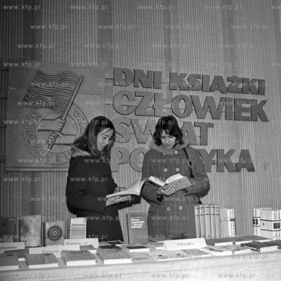 Wystawa ksiązek naukowych. ( lata60 )
1970
0005841z
Fot....