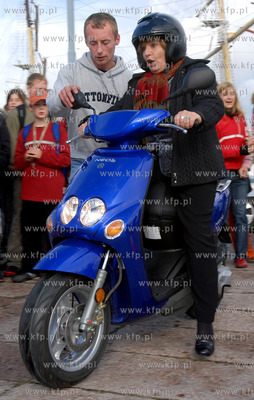 Gimnazjum nauki jazdy na skuterach rozpoczelo zajecia...