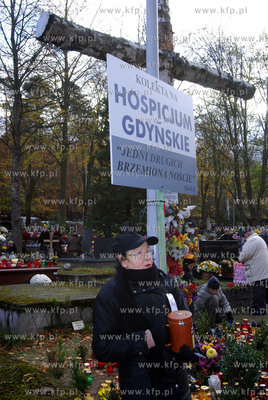 Gdynia. Cmentarz Witomino. Swieto Zmarlych.
01.11.2006
fot....